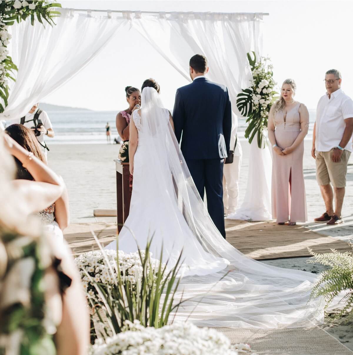 como organizar una boda en la playa sencilla