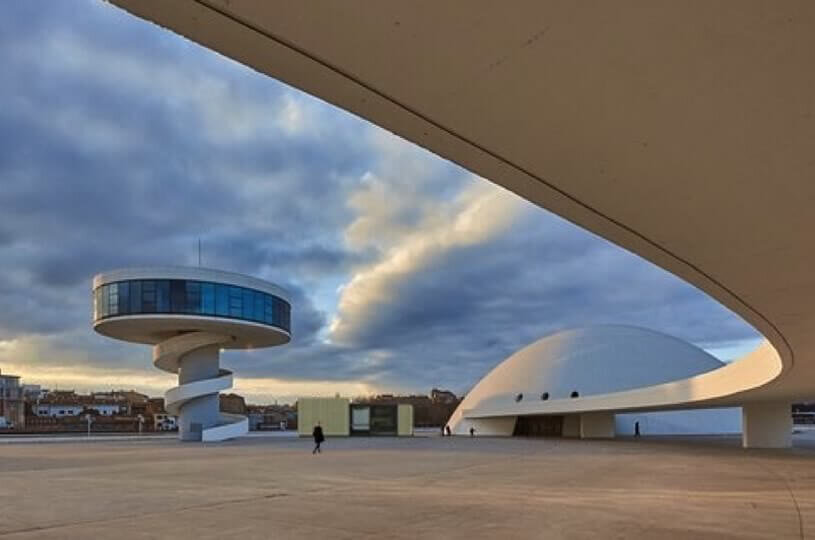 El Palacio de Avilés te invita a pasar una noche en el hotel del futuro, instalado en el Niemeyer