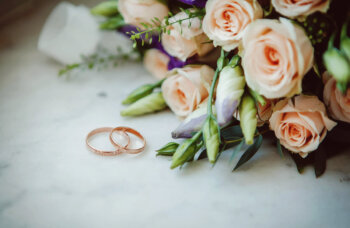 5 formas de decorar una ceremonia civil con flores