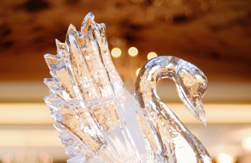 Apuesta por un Ice Luge en tu boda. Sorprende con una escultura de hielo