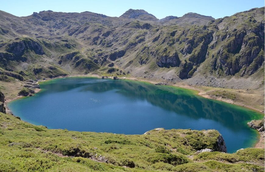 Ruta por los lagos de Saliencia: 14 kilómetros de exuberante naturaleza
